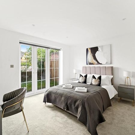 Drake House Apt 3 In Staines - Free Parking - Heathrow - Thorpe Park Exterior photo