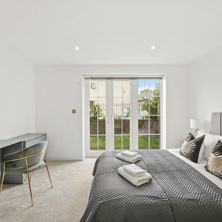 Drake House Apt 3 In Staines - Free Parking - Heathrow - Thorpe Park Exterior photo