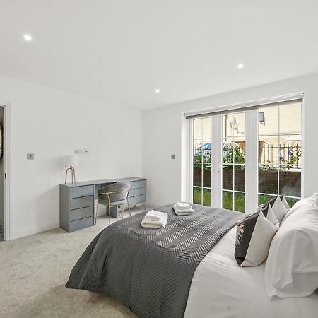 Drake House Apt 3 In Staines - Free Parking - Heathrow - Thorpe Park Exterior photo